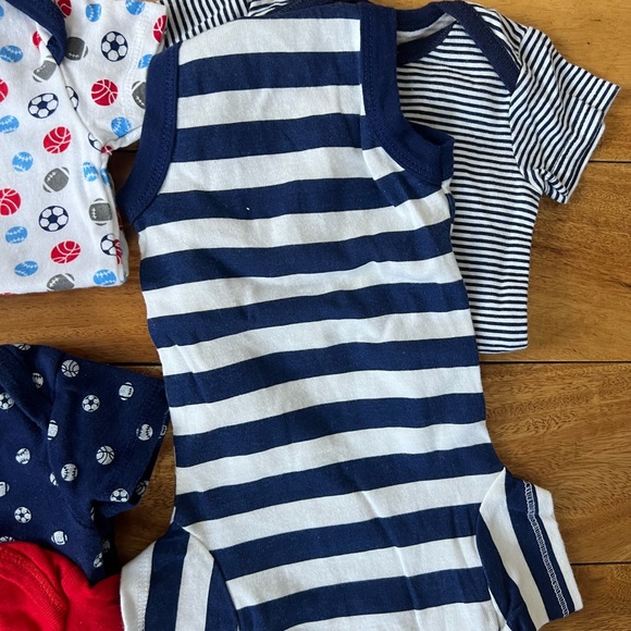 NWOT Gerber 0-3M Bundle Baby Boy Stripes Cars Sports Prints - Picture 7 of 11